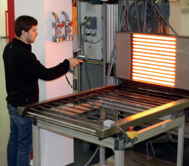 Glovebox infrared heater element